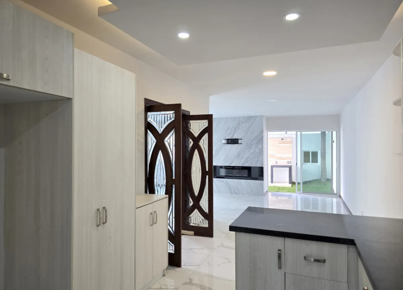Se Vende Casa Frente Al Parque Metropolitano