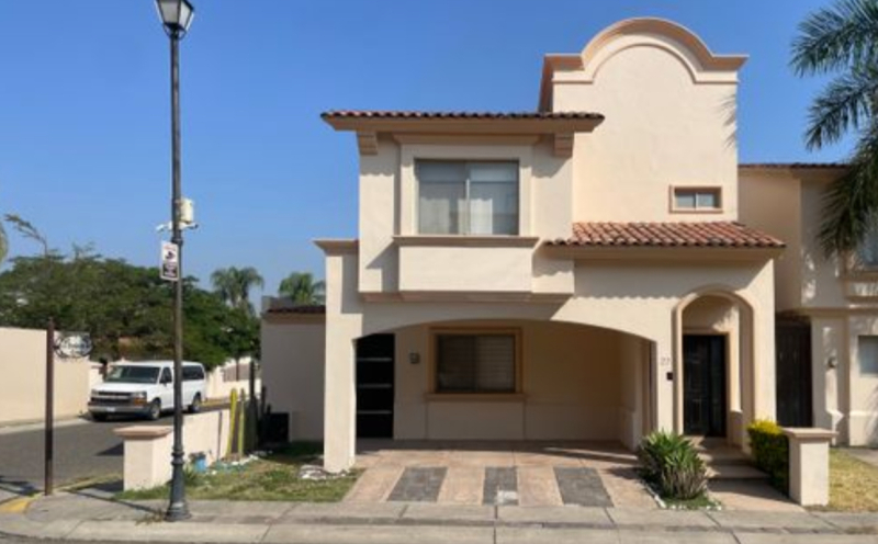 Se vende casa en Villa California 