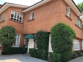 Casa en venta en Lomas de Vista Hermosa en cerrada