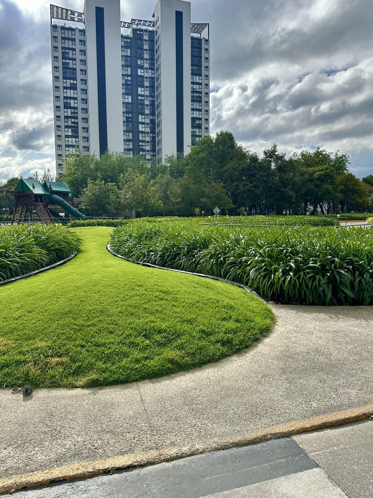 en venta espectacular departamento en lo alto bosque real