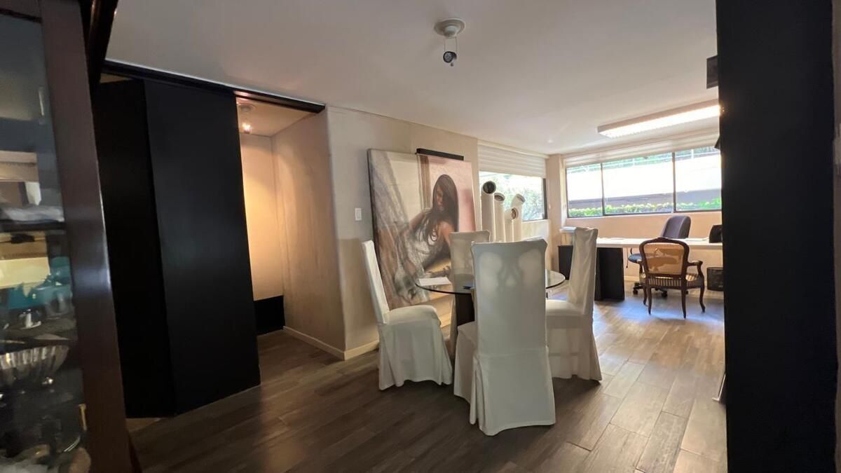 EN VENTA CASA  CON DETALLES EXCLUSIVOS , JARDÍN Y TERRAZA EN BOSQUES