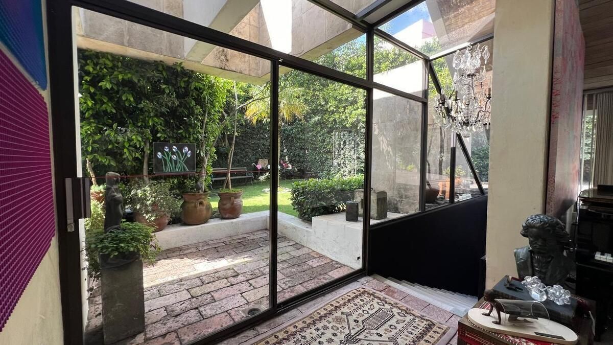 EN VENTA CASA  CON DETALLES EXCLUSIVOS , JARDÍN Y TERRAZA EN BOSQUES