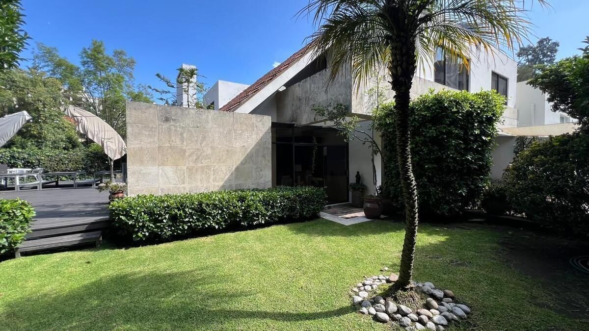 EN VENTA CASA  CON DETALLES EXCLUSIVOS , JARDÍN Y TERRAZA EN BOSQUES