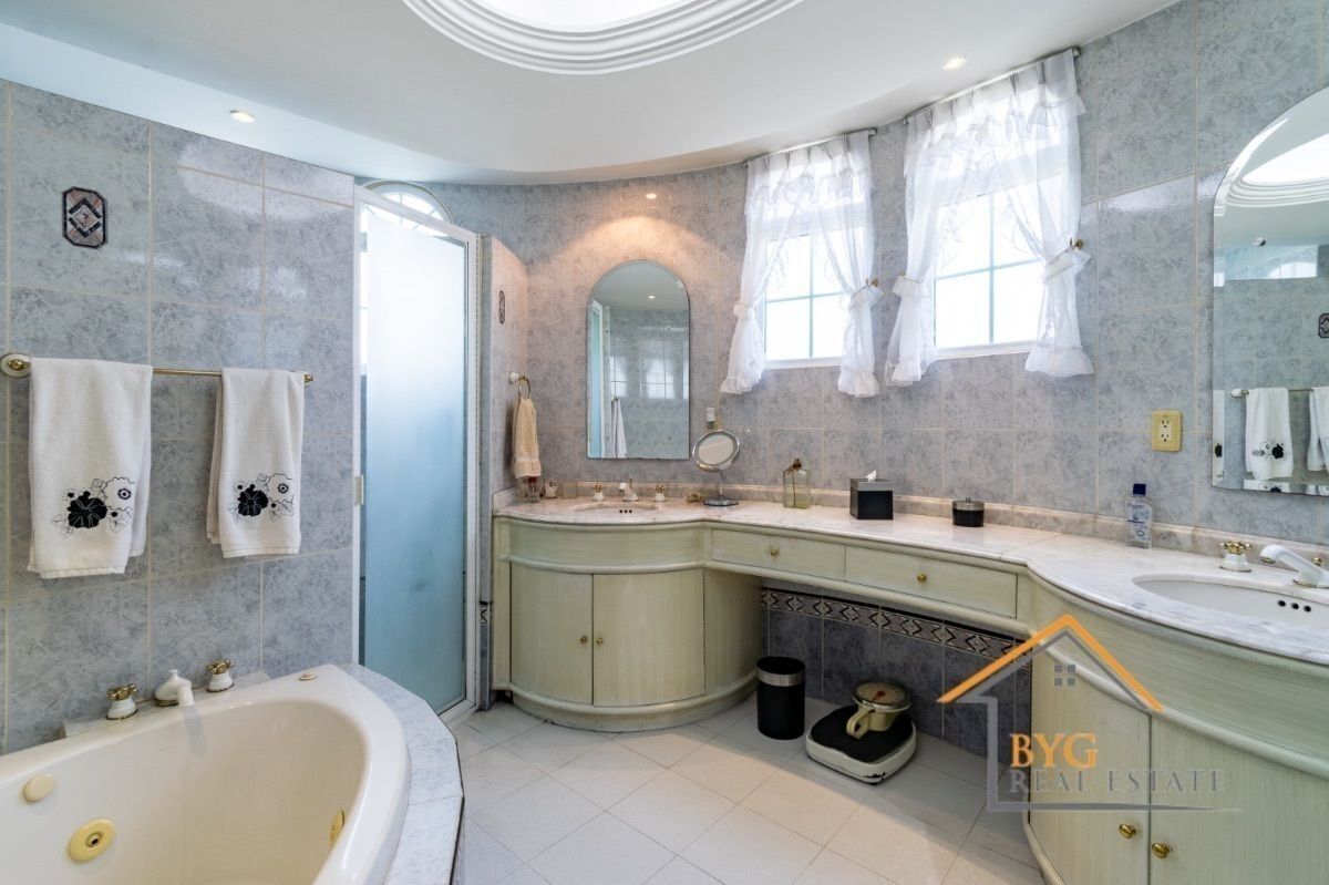 EN VENTA HERMOSA CASA EN TECAMACHALCO