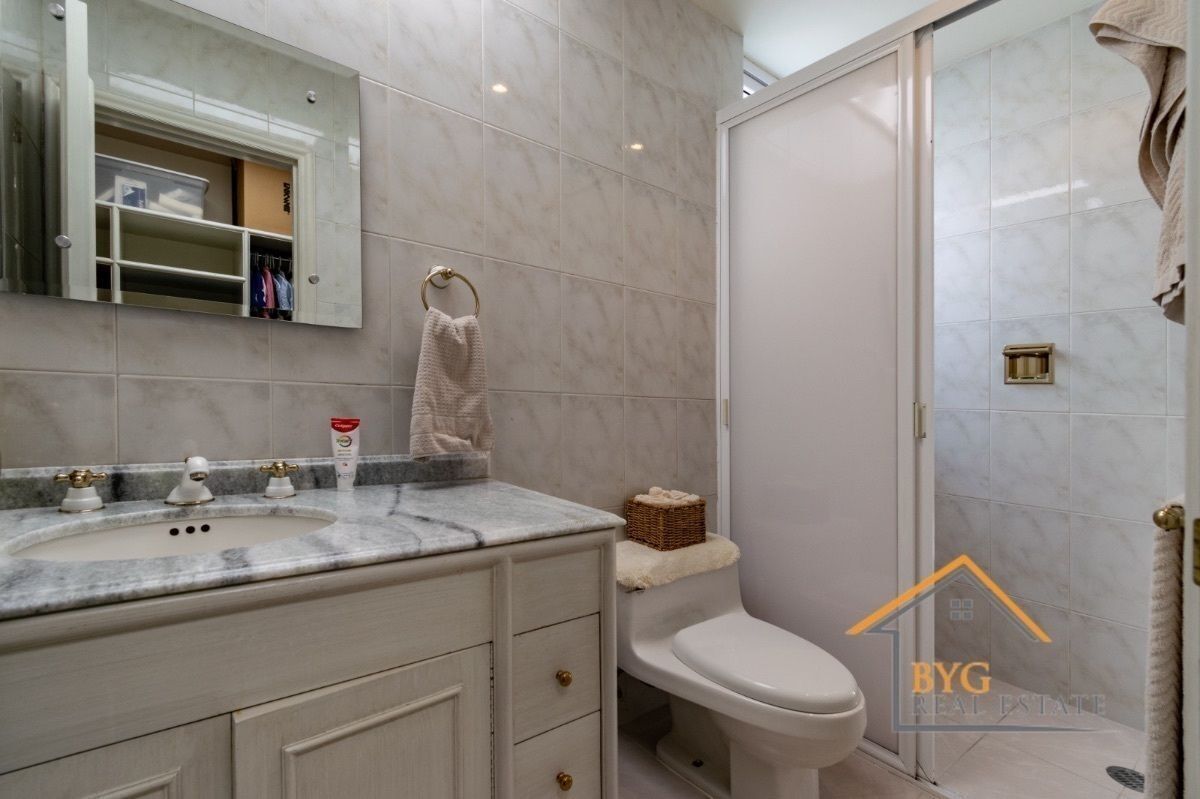 EN VENTA HERMOSA CASA EN TECAMACHALCO