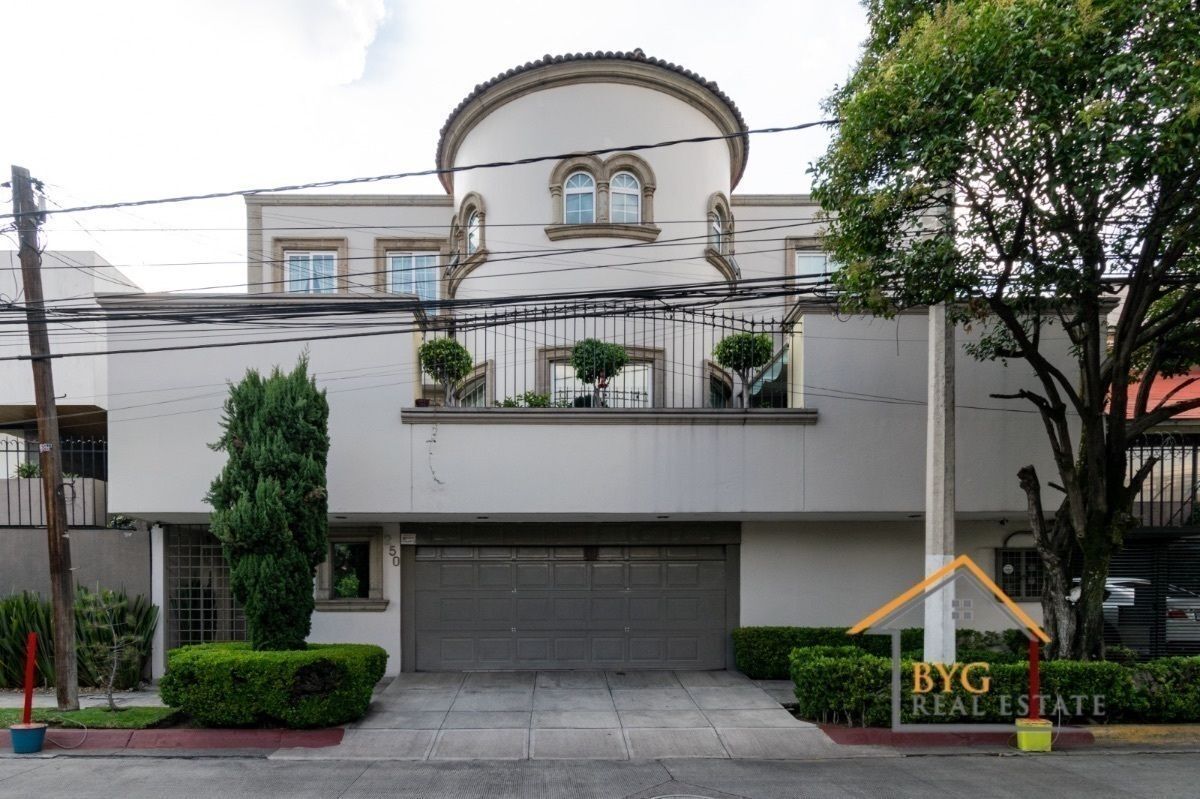 EN VENTA HERMOSA CASA EN TECAMACHALCO
