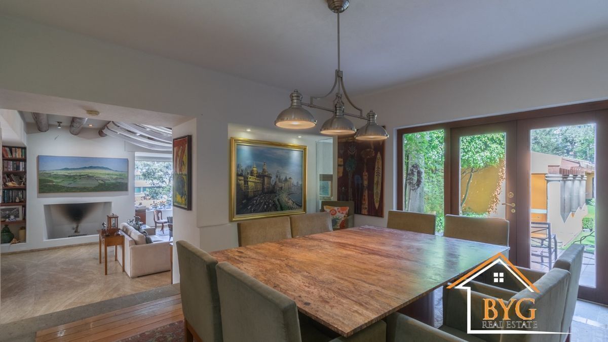 CASA EN VENTA EN BOSQUES DE LAS LOMAS CON CANCHA DE TENIS