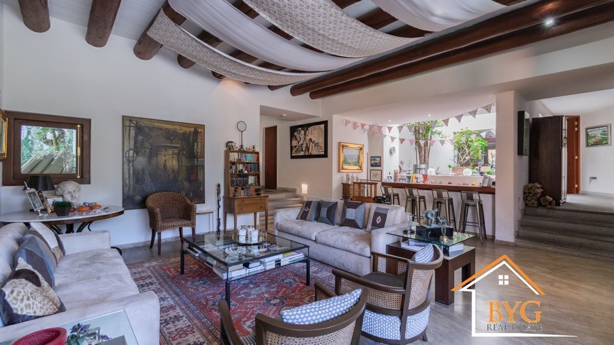 CASA EN VENTA EN BOSQUES DE LAS LOMAS CON CANCHA DE TENIS