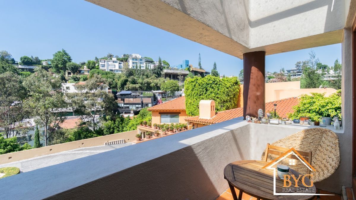 CASA EN VENTA EN BOSQUES DE LAS LOMAS CON CANCHA DE TENIS
