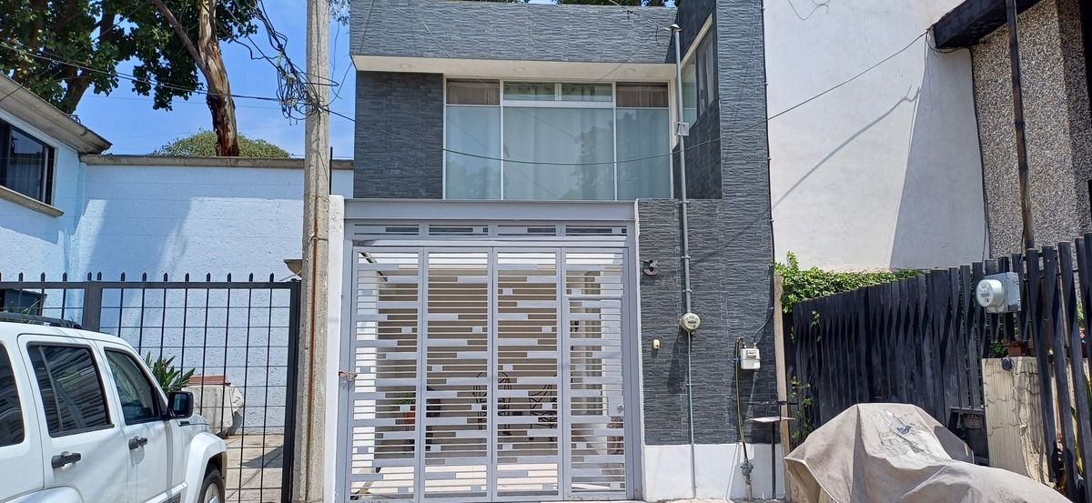 vendo casa en satelite recien remodelada