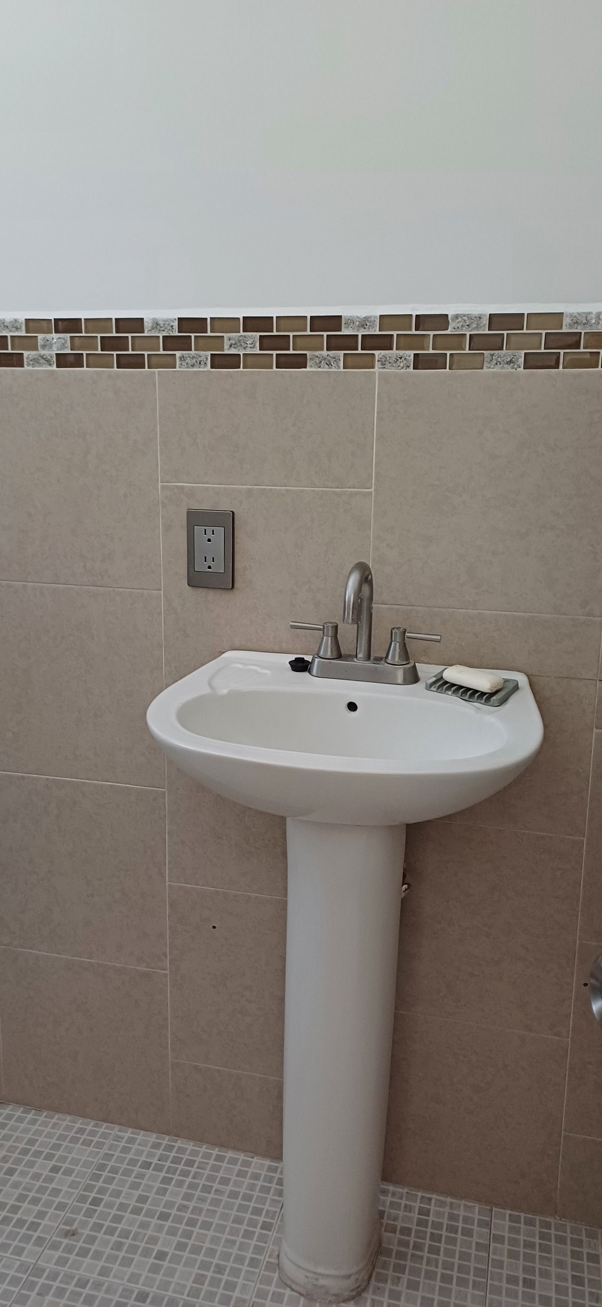 vendo casa en satelite recien remodelada