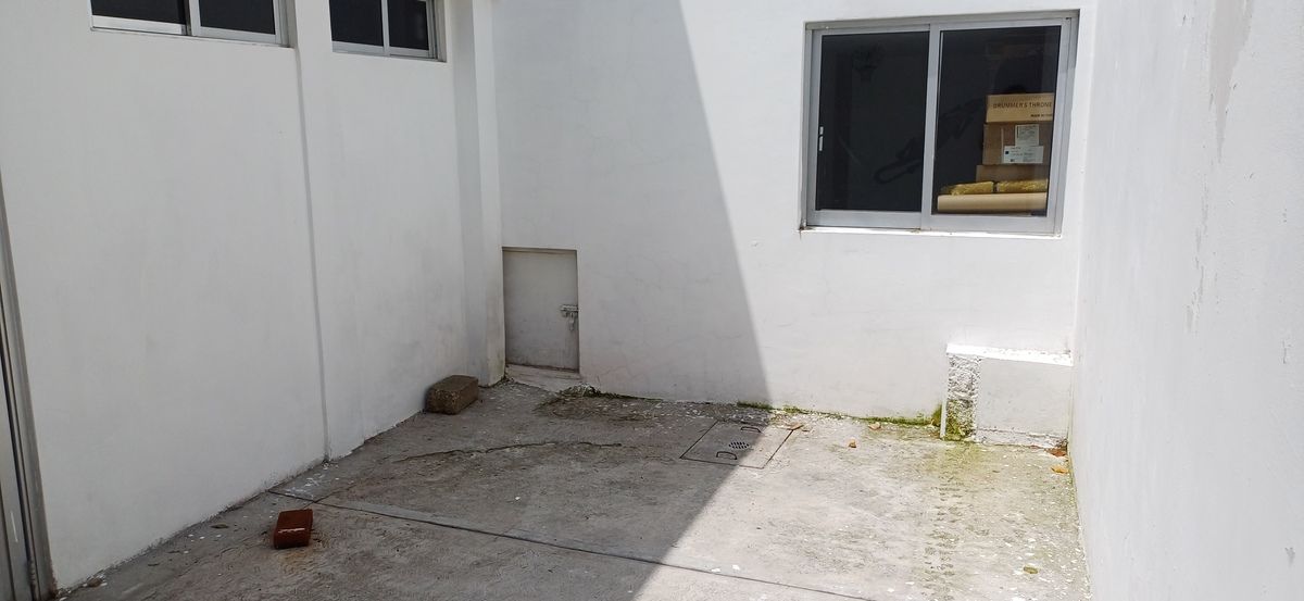 vendo casa en satelite recien remodelada