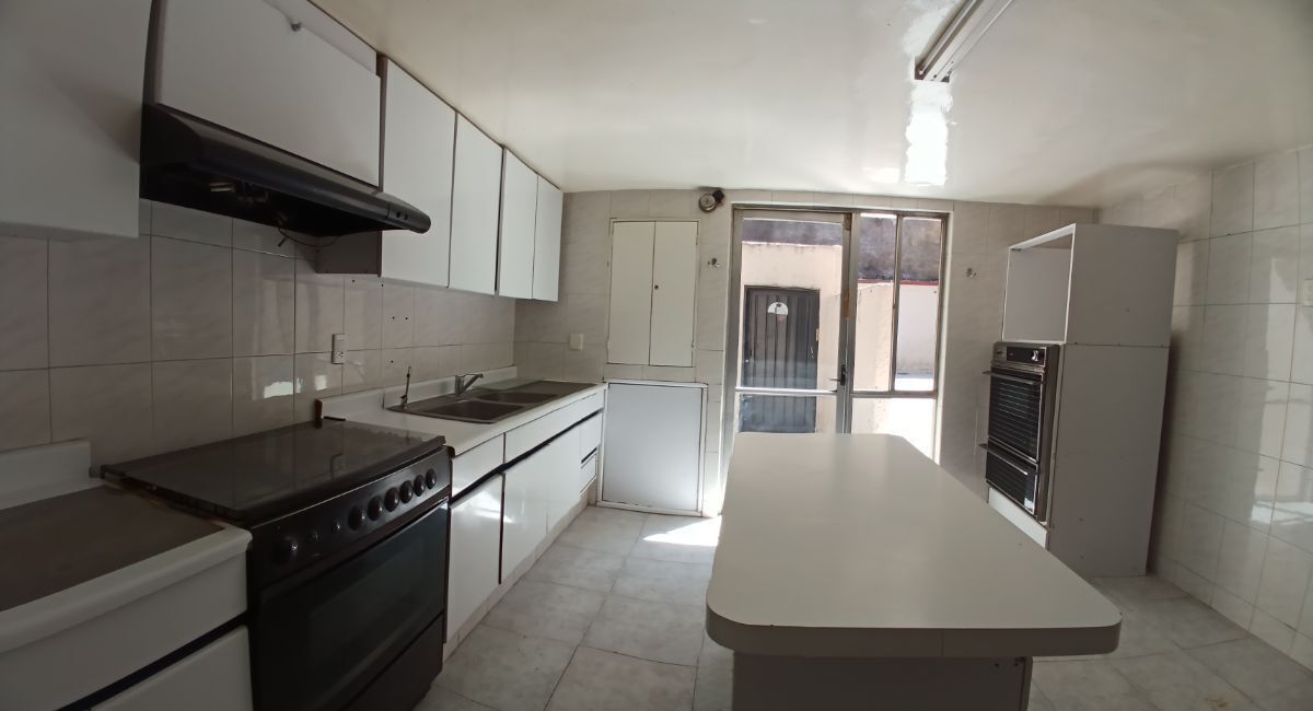 Casa En Venta  Lomas De Chamizal, Descubre Tu Próximo Hogar En Fte. Pegasso 