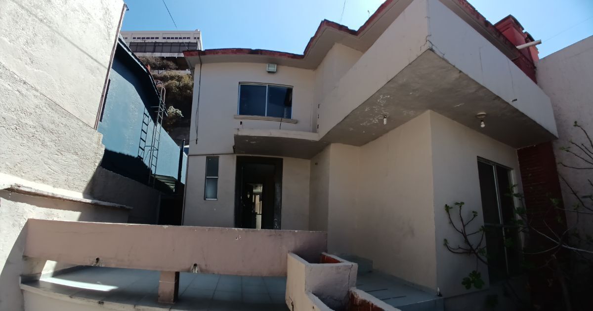 Casa En Venta  Lomas De Chamizal, Descubre Tu Próximo Hogar En Fte. Pegasso 