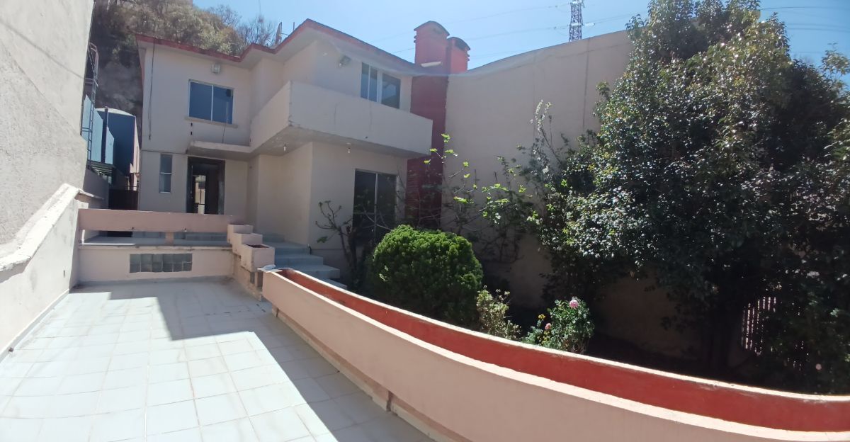 Casa En Venta  Lomas De Chamizal, Descubre Tu Próximo Hogar En Fte. Pegasso 