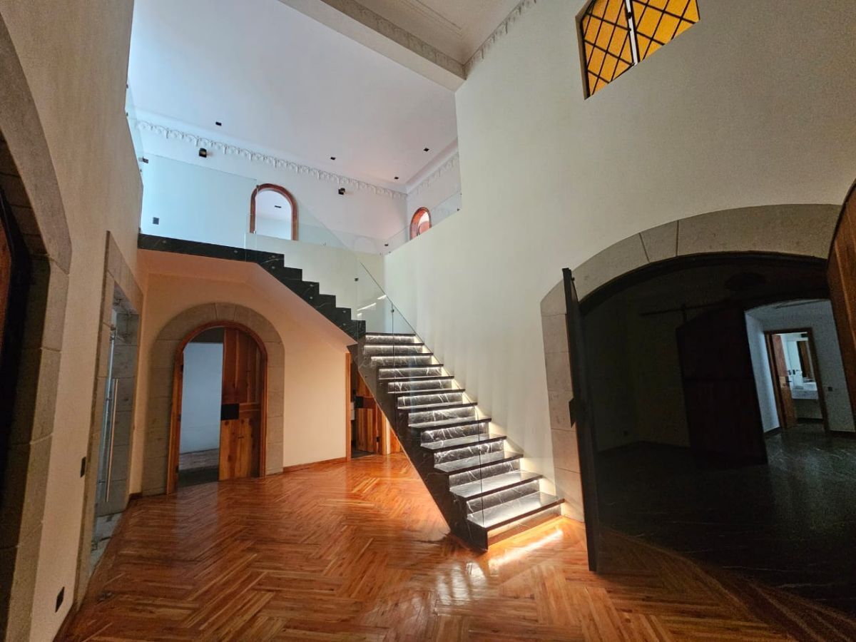 Polanco, Emerson. Casa Con Uso De Suelo H4/30/150 Venta U$3,000,000