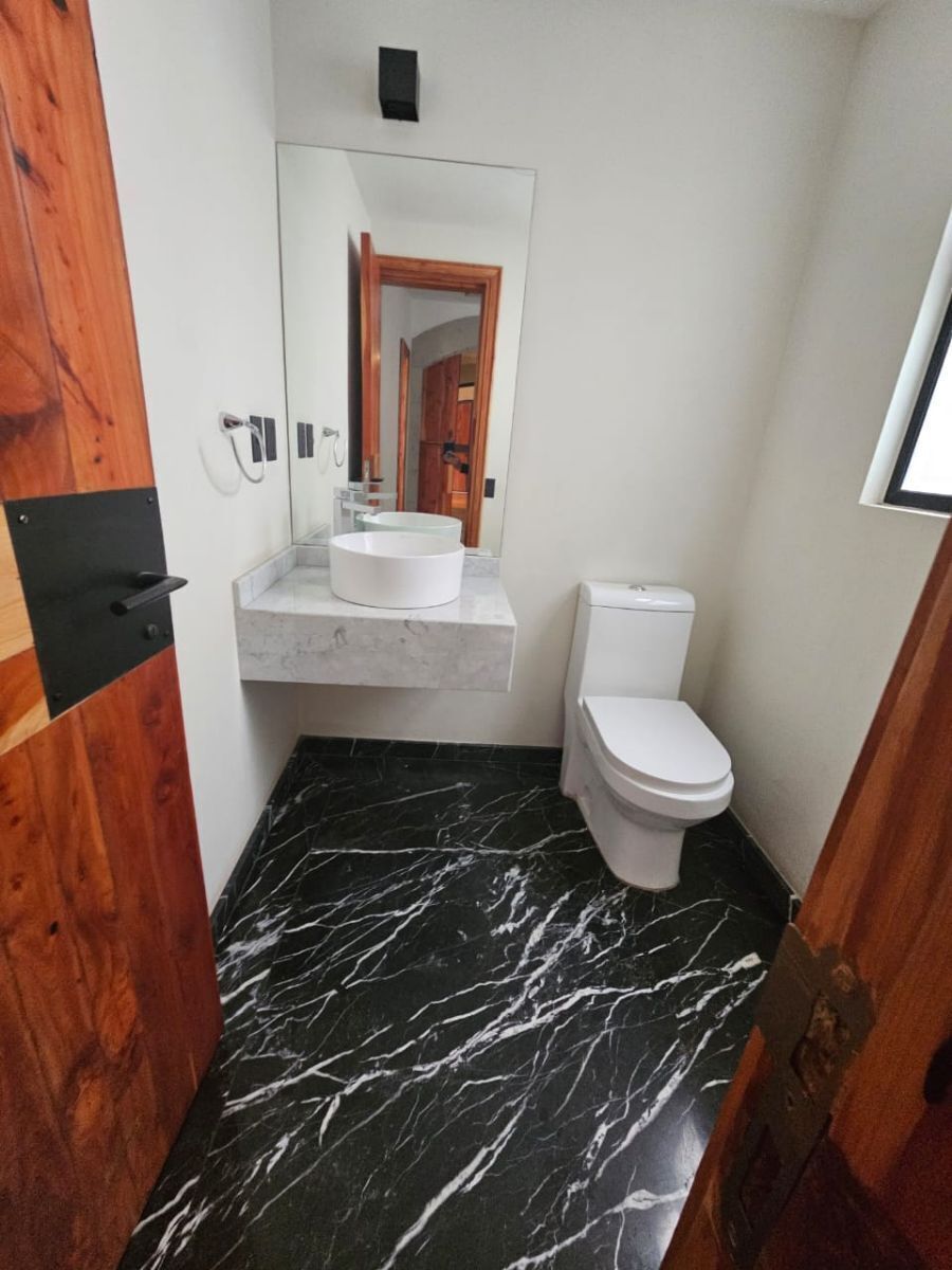 Polanco, Emerson. Casa Con Uso De Suelo H4/30/150 Venta U$3,000,000