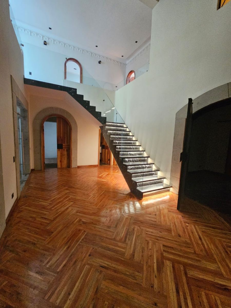 Polanco, Emerson. Casa Con Uso De Suelo H4/30/150 Venta U$3,000,000