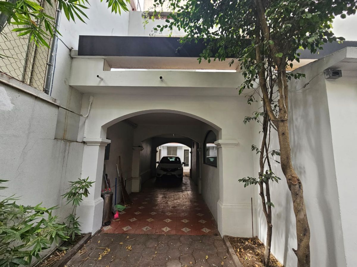 Polanco, Emerson. Casa Con Uso De Suelo H4/30/150 Venta U$3,000,000