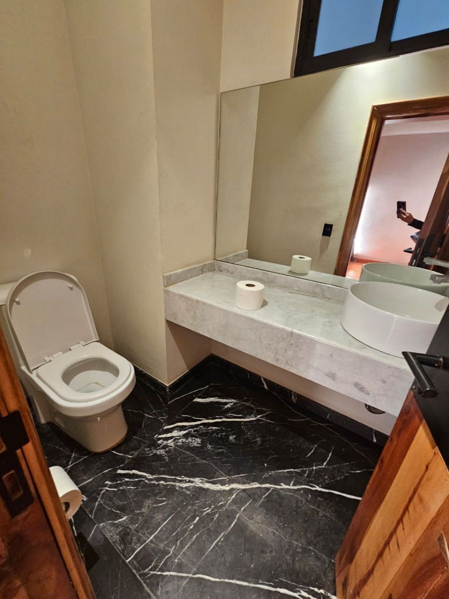 Polanco, Emerson. Casa Con Uso De Suelo H4/30/150 Venta U$3,000,000