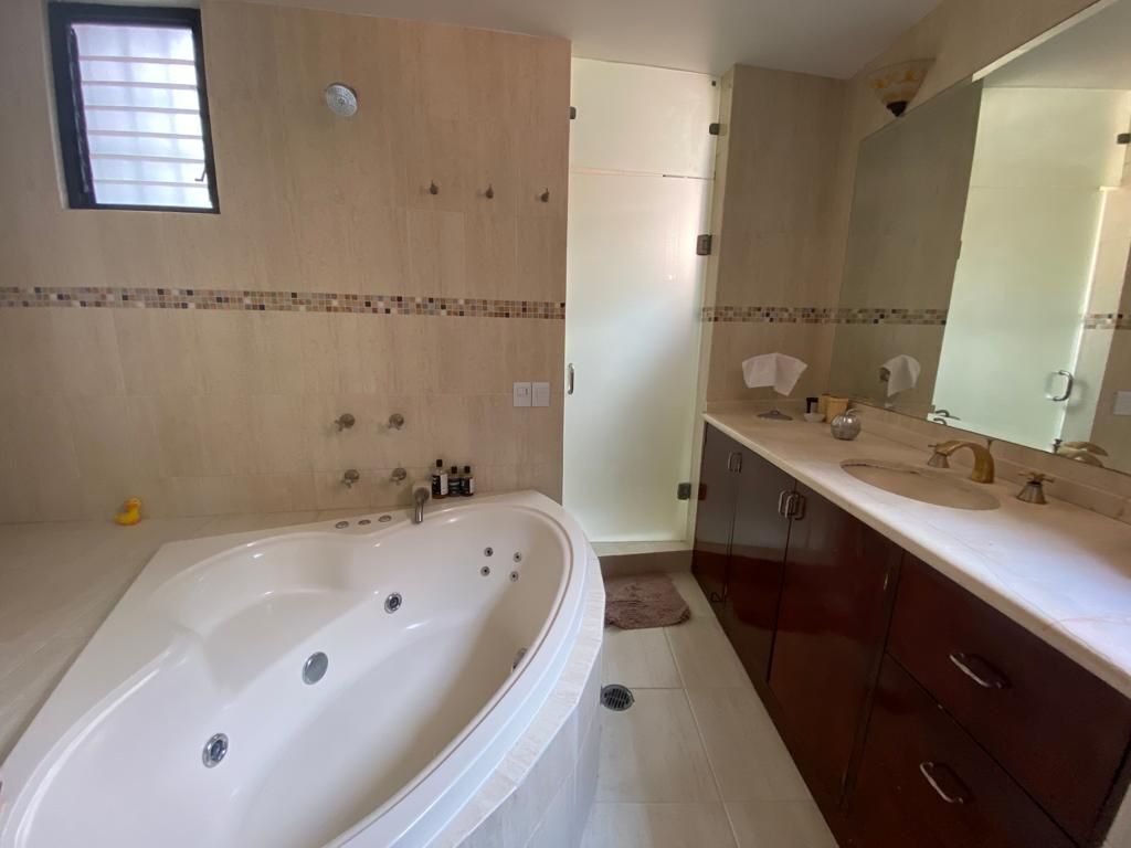 VENTA CASA EN BOSQUES DE LA HERRADURA