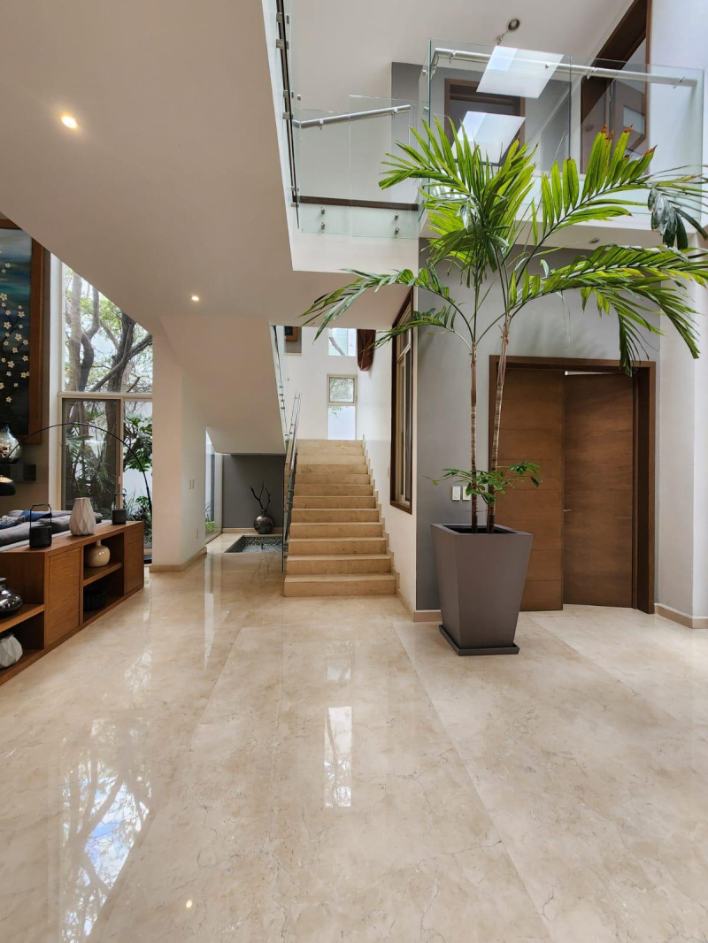 Residencia De Lujo En Venta En Zotogrande - Seguridad, Exclusividad Y Diseño Vanguardista
