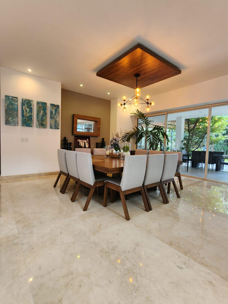 Residencia De Lujo En Venta En Zotogrande - Seguridad, Exclusividad Y Diseño Vanguardista