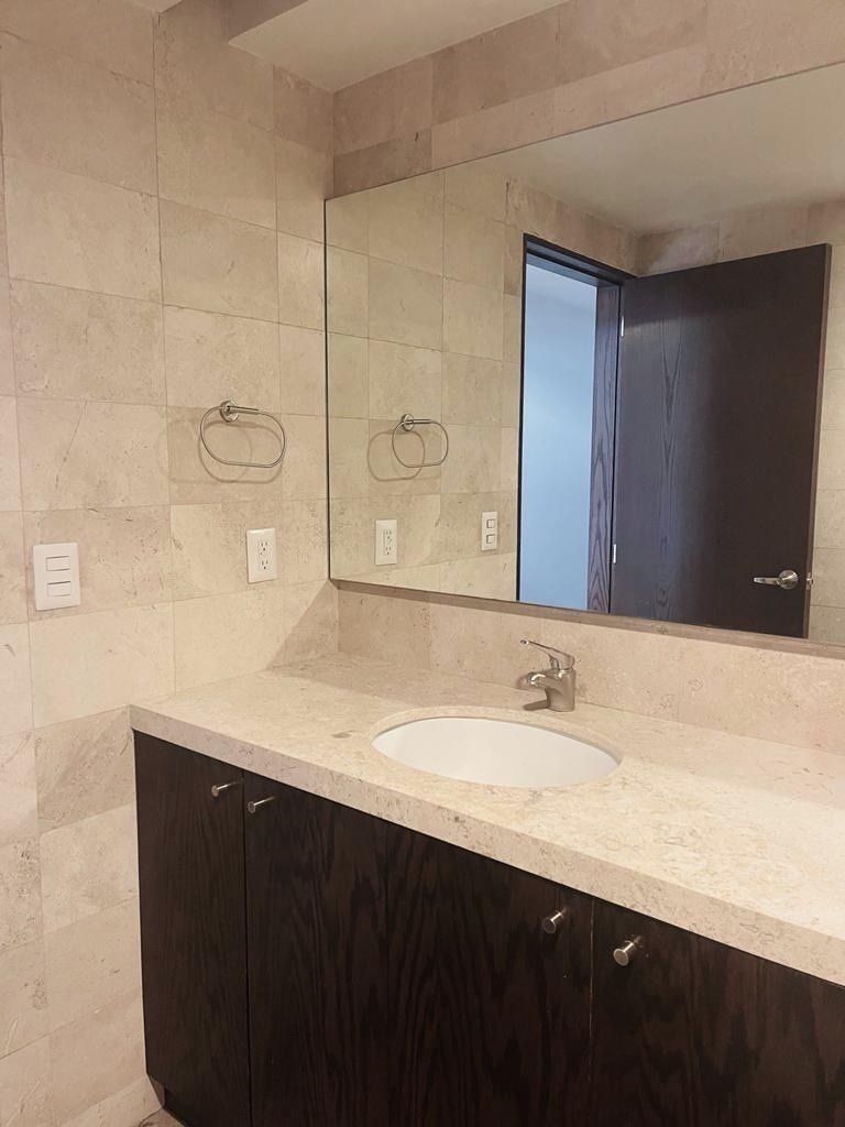 departamento en venta  con balcón en lomas de chapultepec
