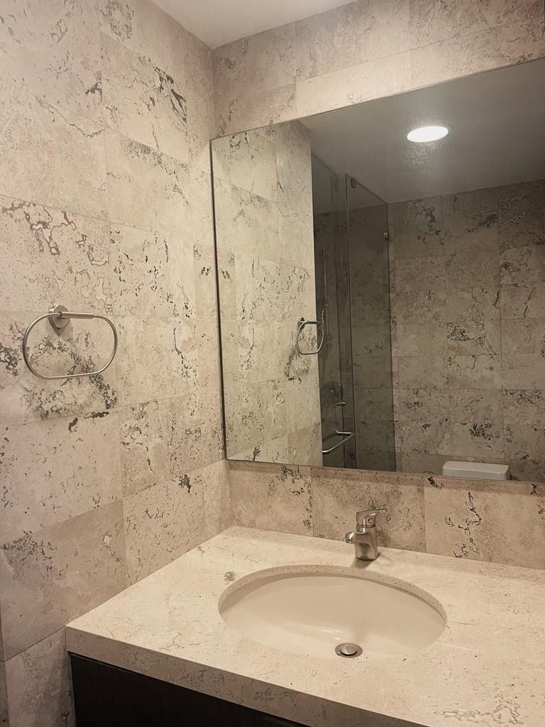 departamento en venta  con balcón en lomas de chapultepec