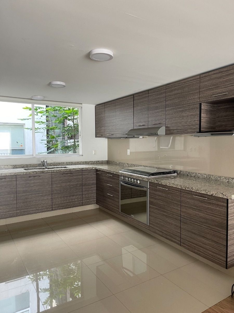 departamento en venta  con balcón en lomas de chapultepec