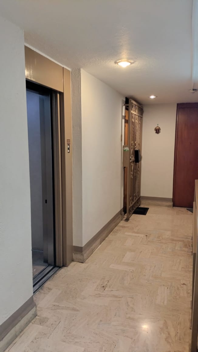 se vende departamento habitacional con uso de suelo de oficina en bosque de echegaray