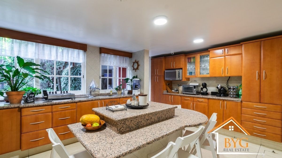EN VENTA CASA EN LA HERRADURA EN CERRADA CON SEGURIDAD