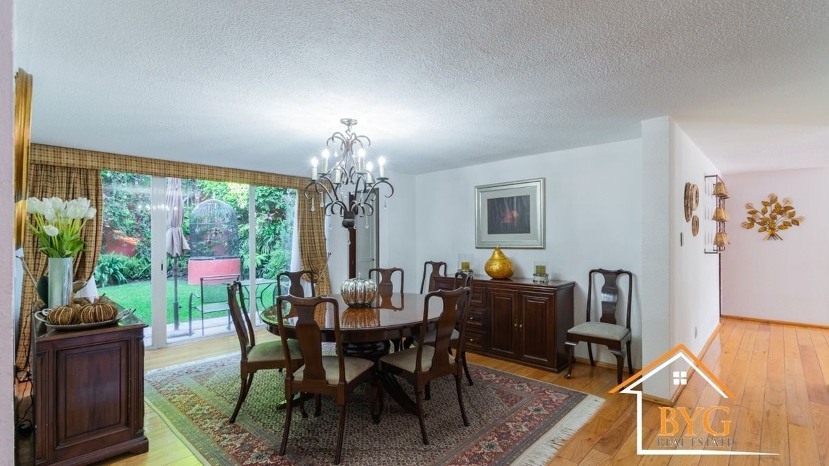 EN VENTA CASA EN LA HERRADURA EN CERRADA CON SEGURIDAD