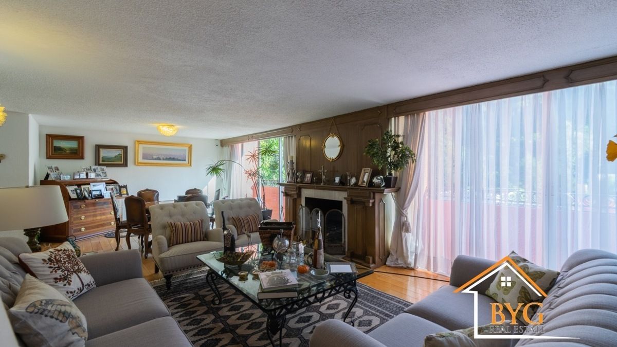 EN VENTA CASA EN LA HERRADURA EN CERRADA CON SEGURIDAD