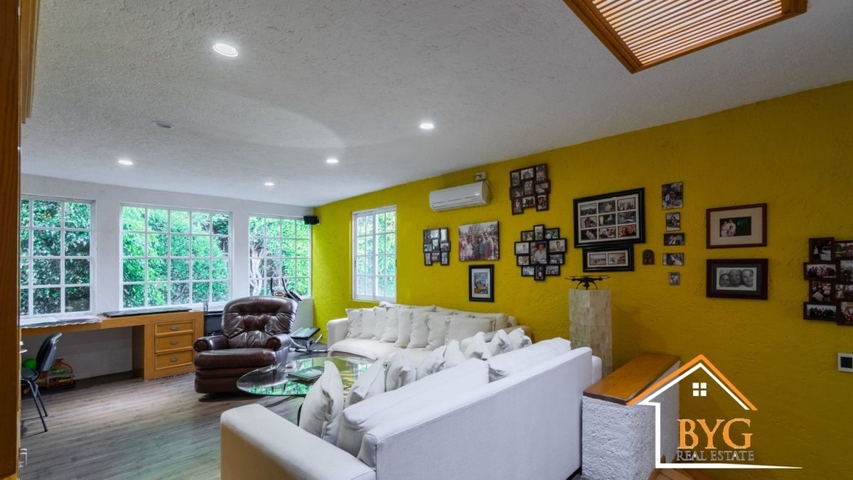 EN VENTA CASA EN LA HERRADURA EN CERRADA CON SEGURIDAD