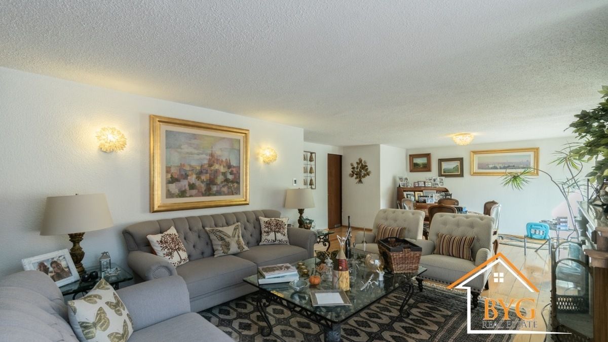EN VENTA CASA EN LA HERRADURA EN CERRADA CON SEGURIDAD