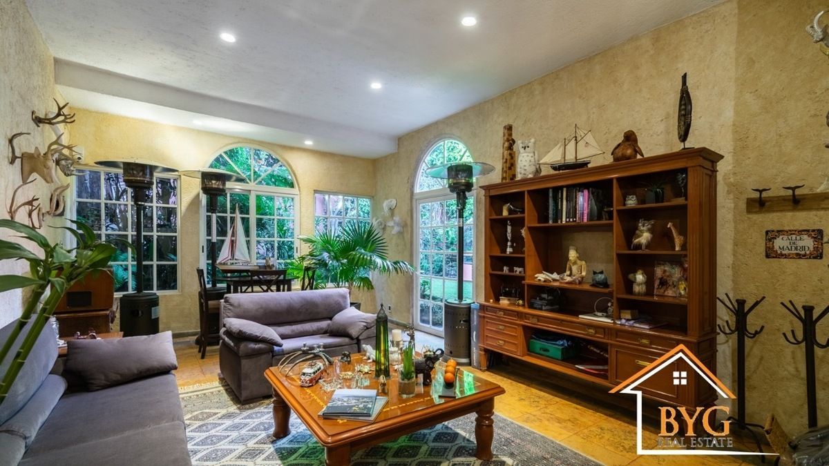 EN VENTA CASA EN LA HERRADURA EN CERRADA CON SEGURIDAD