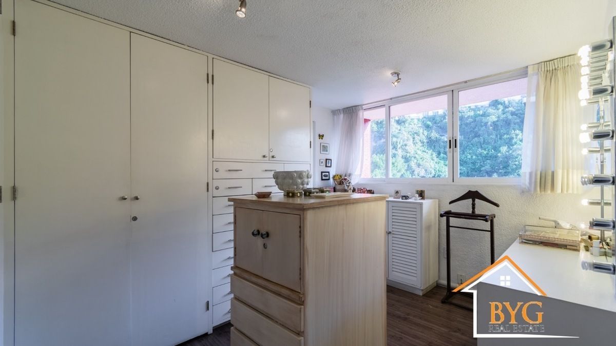 EN VENTA CASA EN LA HERRADURA EN CERRADA CON SEGURIDAD