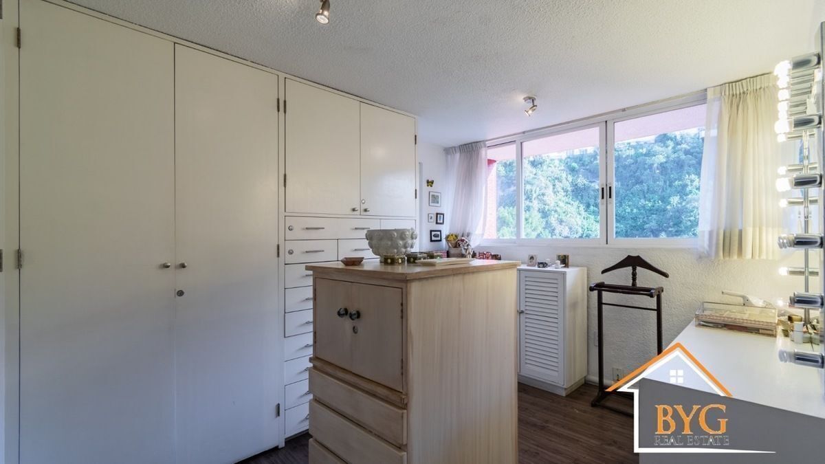 EN VENTA CASA EN LA HERRADURA EN CERRADA CON SEGURIDAD