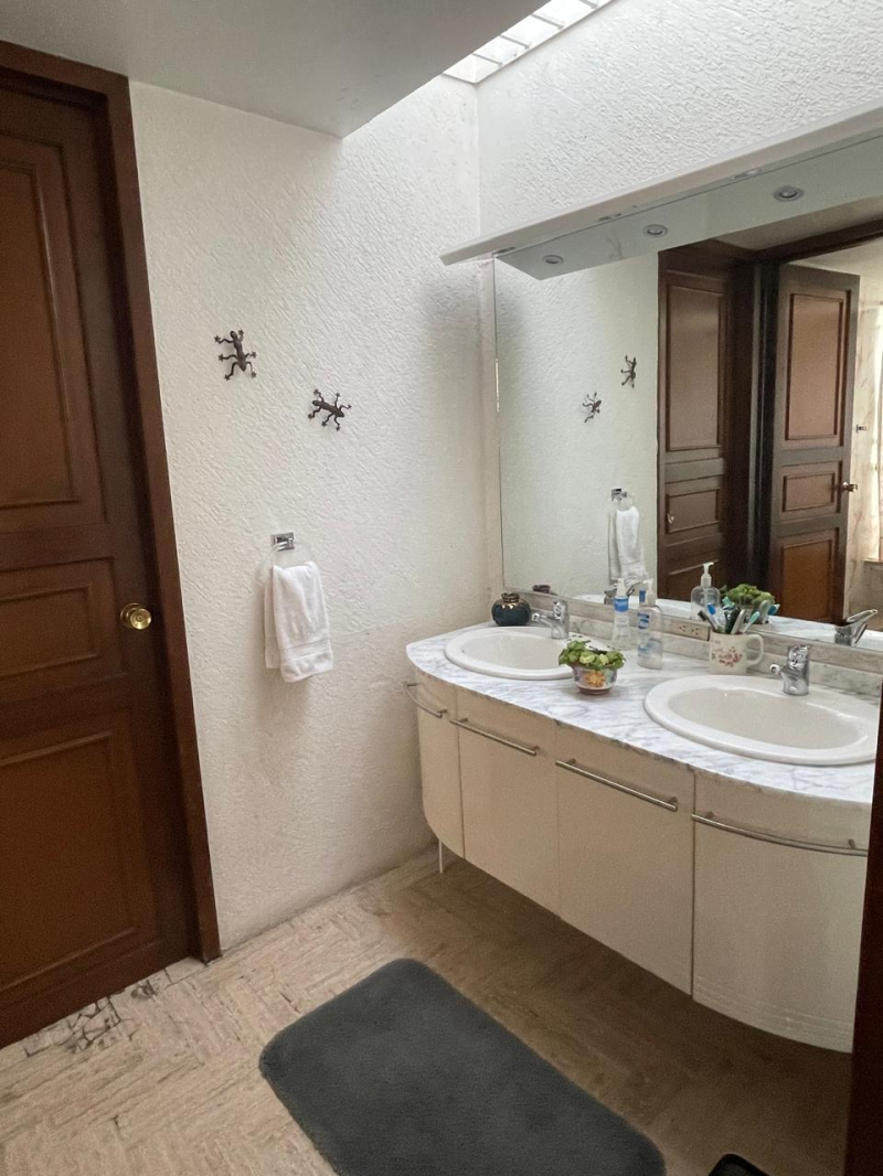 Casa En Venta En Lomas De Tecamachaco