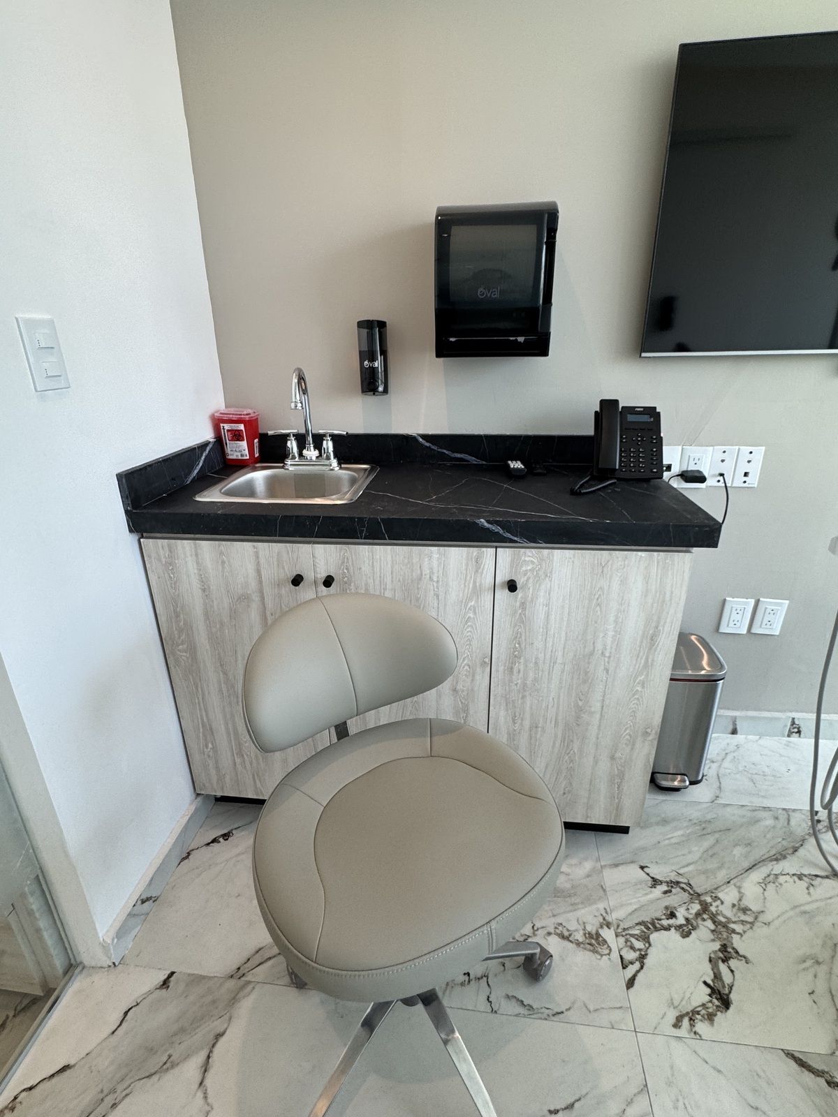 Excelente consultorio odontológico equipado en renta.