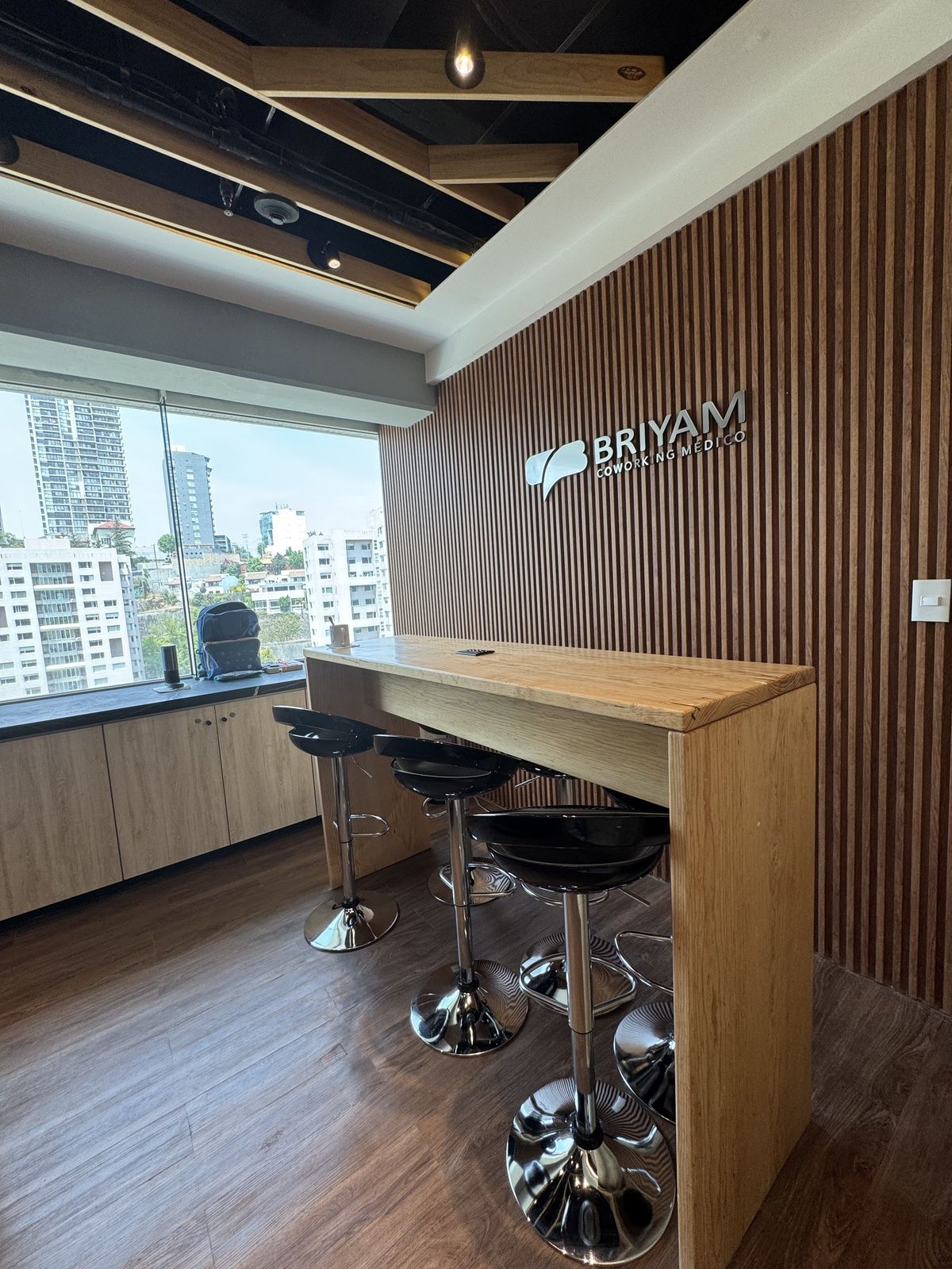 Excelente consultorio odontológico equipado en renta.