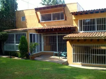 Casa En Venta En Lomas De Tecamachalco CON VIGILANCIA CALLE CERRADA