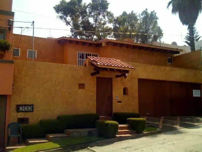 Casa En Venta En Lomas De Tecamachalco CON VIGILANCIA CALLE CERRADA