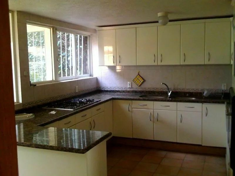Casa En Venta En Lomas De Tecamachalco CON VIGILANCIA CALLE CERRADA