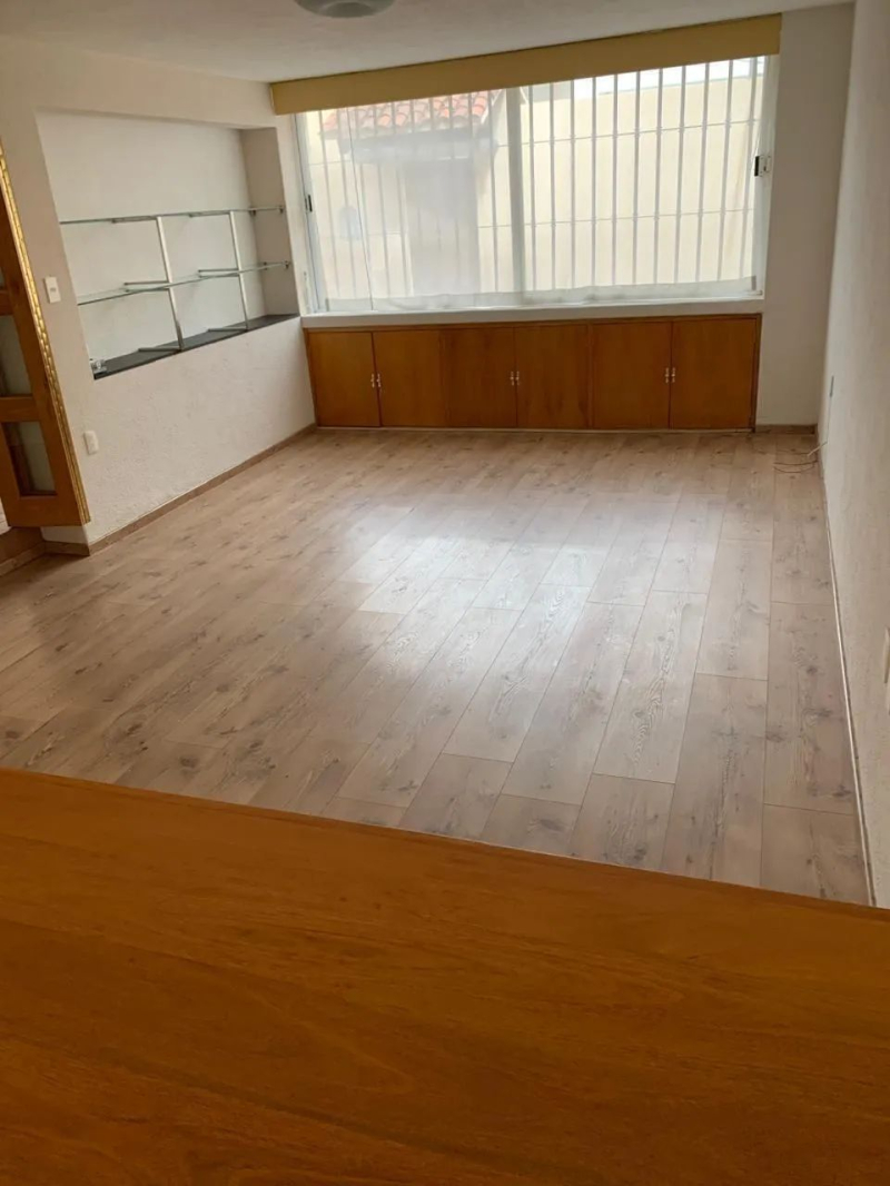 Casa En Venta En Lomas De Tecamachalco CON VIGILANCIA CALLE CERRADA