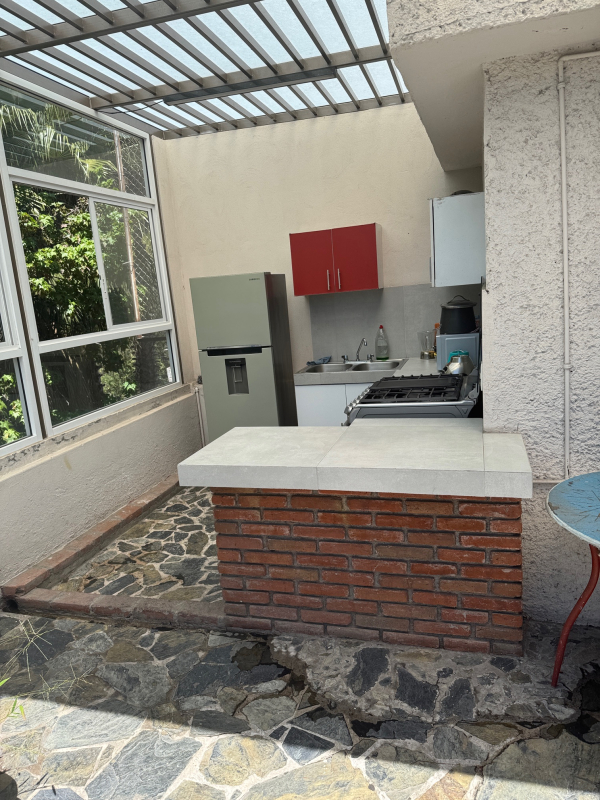 CASA EN VENTA  ANZURES, DIVIDIDA EN 3    DEPARTAMENTOS