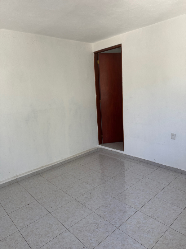 CASA EN VENTA  ANZURES, DIVIDIDA EN 3    DEPARTAMENTOS