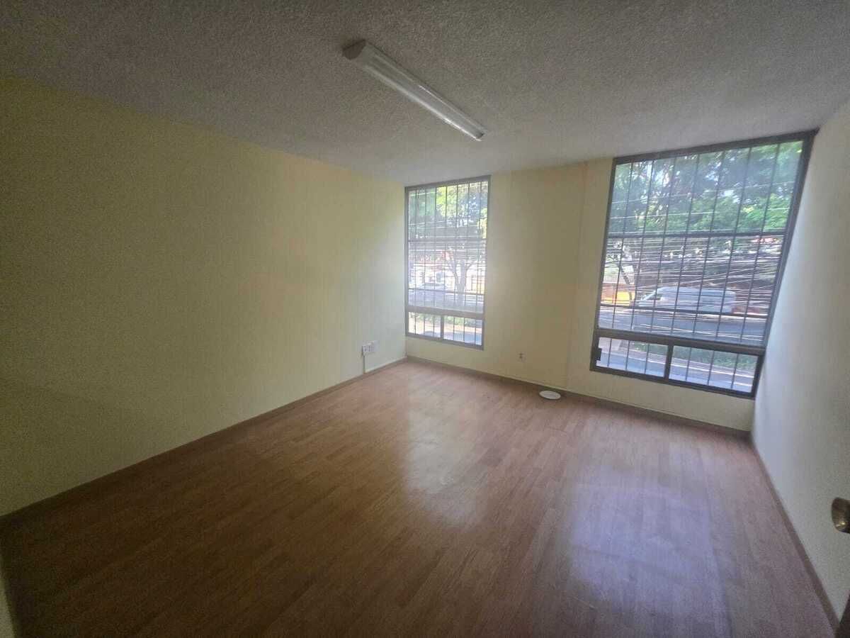Coyoacán, Miguel Angel de Quevedo. Oficinas Renta $20,000/ Venta $2,700,000MN