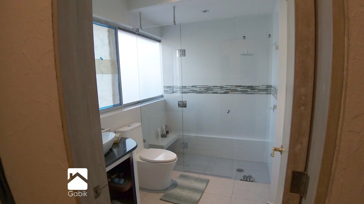CASA EN VENTA EN HERRADURA EN CERRADA